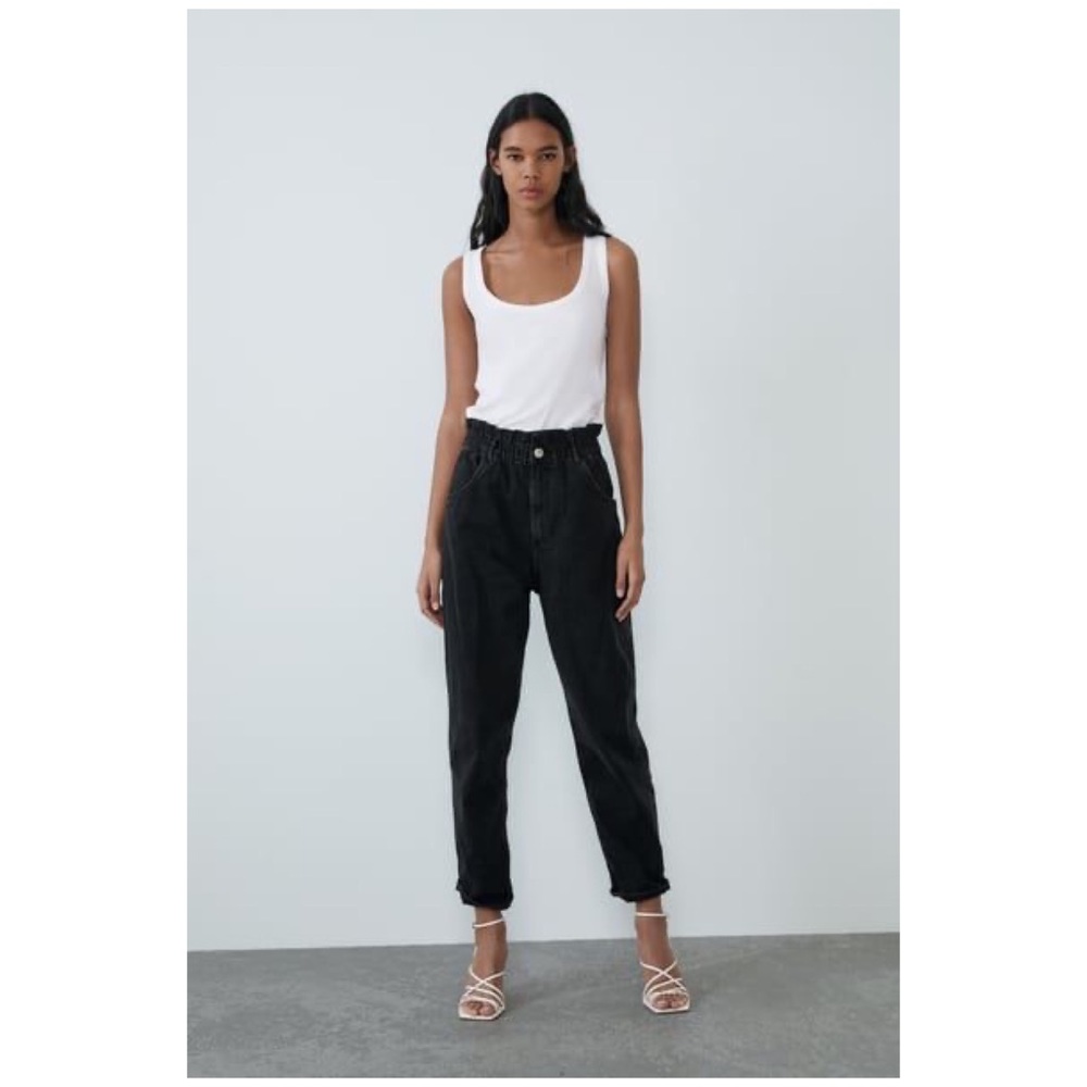 ZARA STRAIGHT PAPERBAG JEANS. RUNS BIG LIKE 24-25
